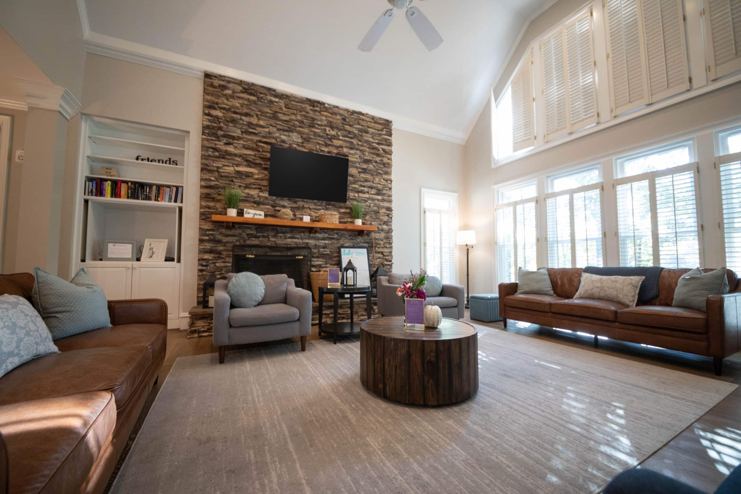 Magnolia Creek - living room space