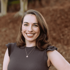 Headshot of Leslie Plaia