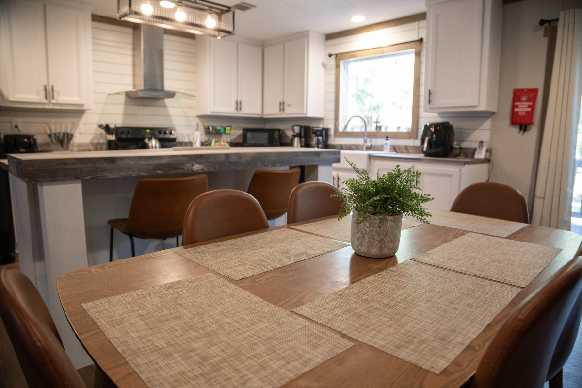 Magnolia Creek - Transitional living - dining room