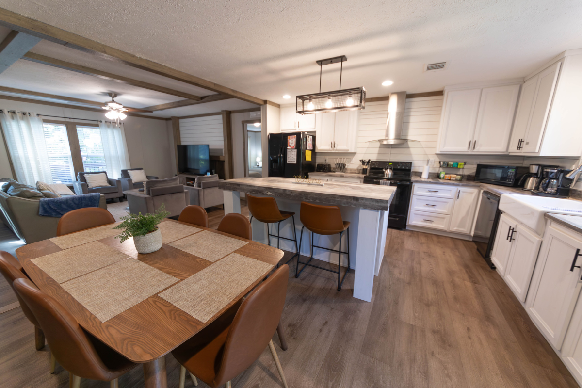 Magnolia Creek - Transitional living - kitchen and dining